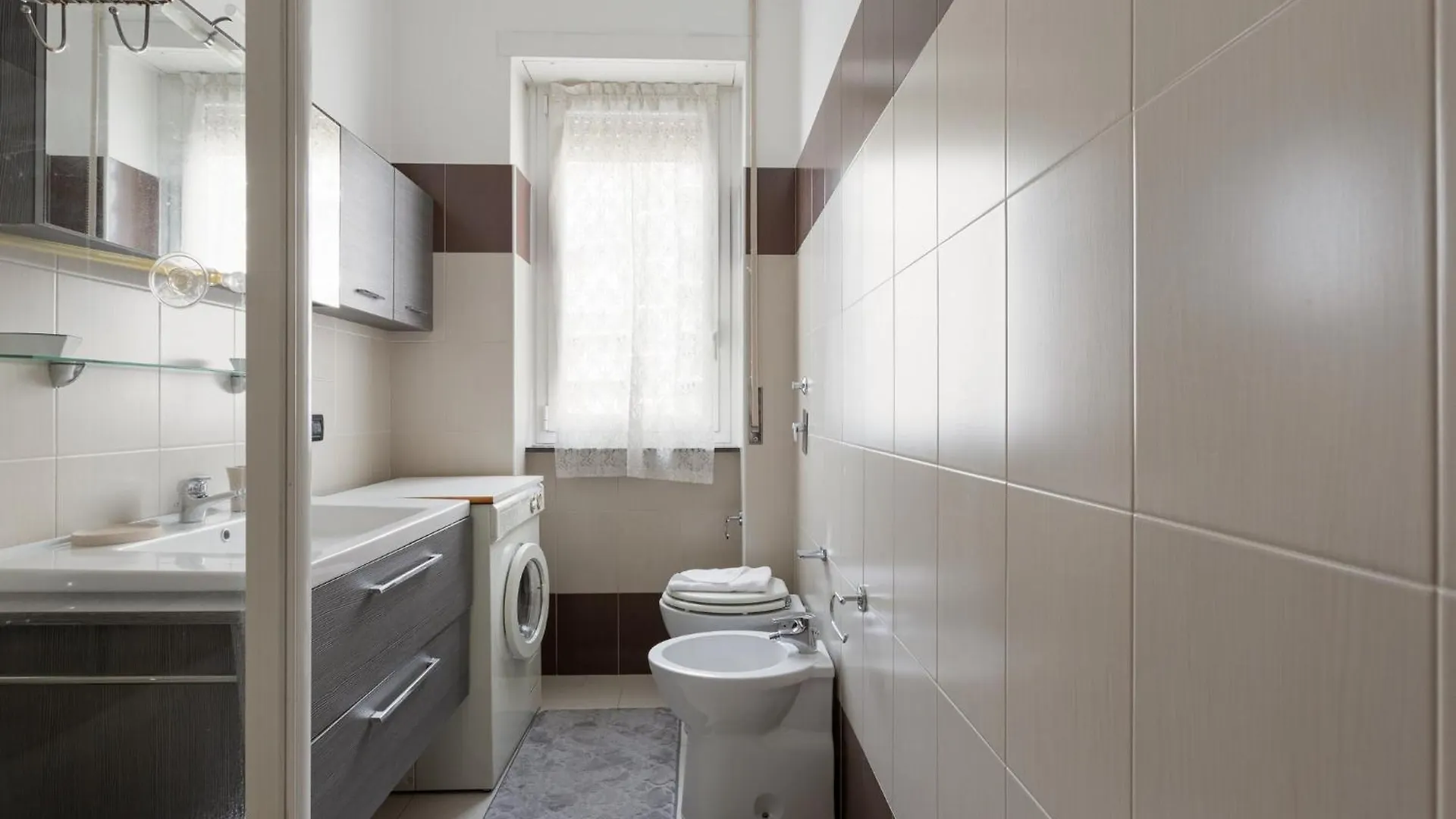 Bande Nere M1 Comfy Apt With Balcony Mediolan